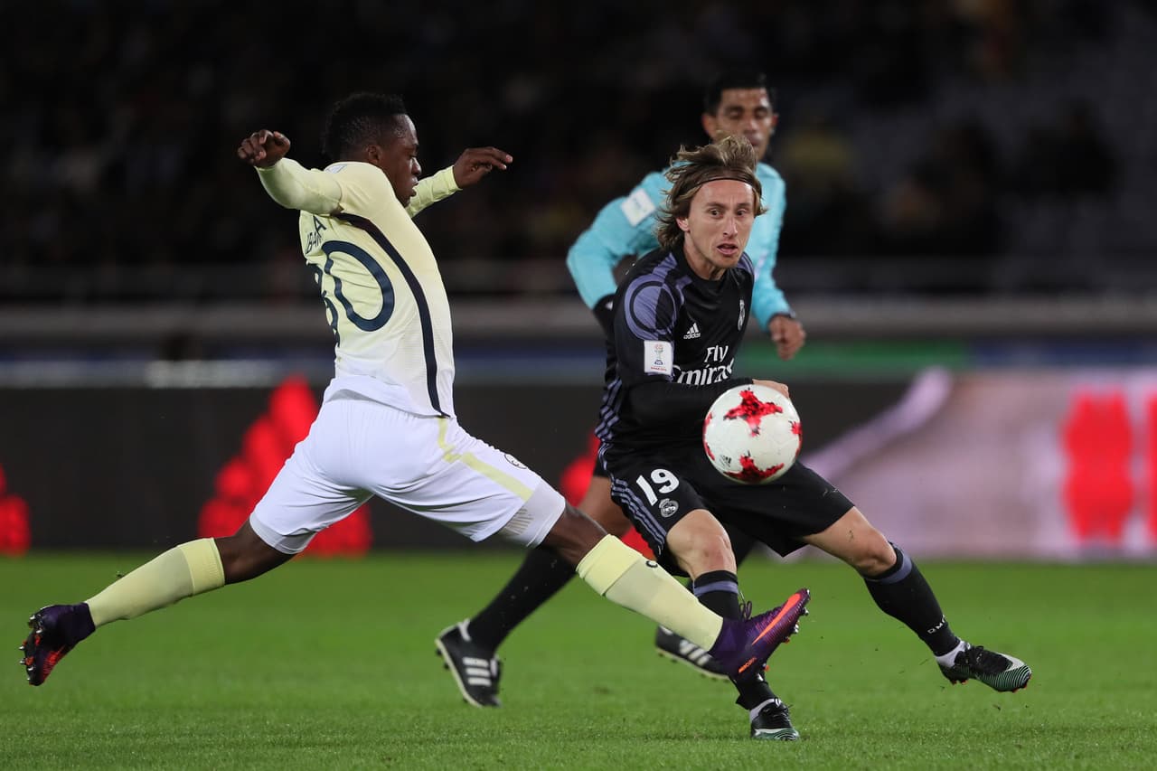 Tras el pequeño susto, el Real Madrid comenzaría a tomar el dominio del balón y también a llegar en el arco del América.
