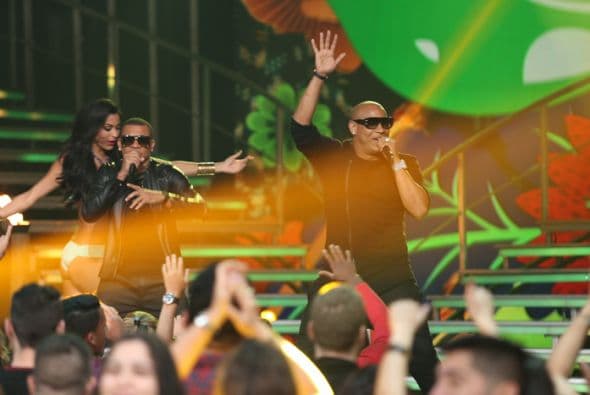 Las bellezas de Javier Poza desfilaron en traje de baño al ritmo de Gente de Zona para el deleite de todos los caballeros. ¡Disfruten!