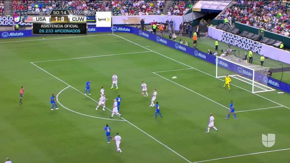 Tiro desviado de Leandro Bacuna