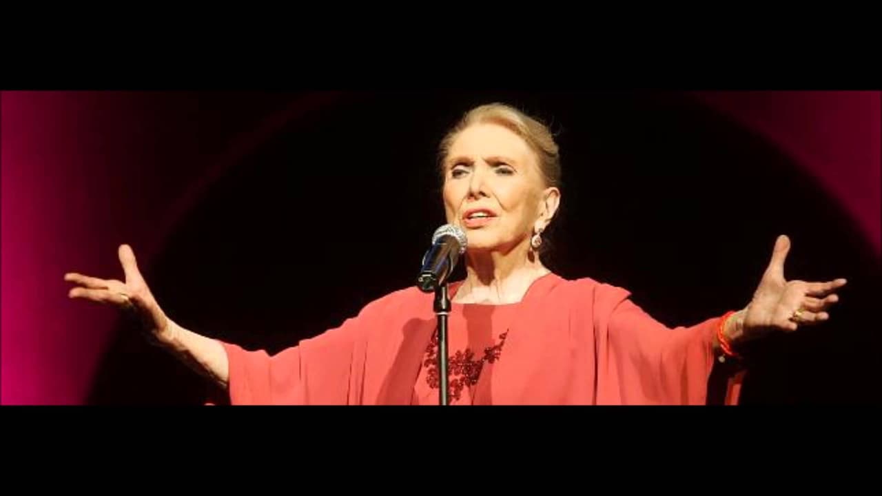 La cantante María Dolores Pradera falleció el 28 de marzo a los 93 años de edad en Madrid, España, de donde era originaria.