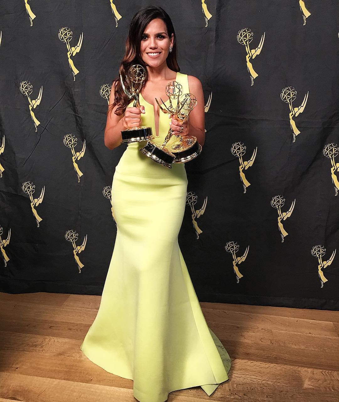 Ese año, su trabajo en Sal y Pimienta también fue reconocido con otros tres premios Emmy, entre ellos, como Mejor Reportera de Entretenimiento.