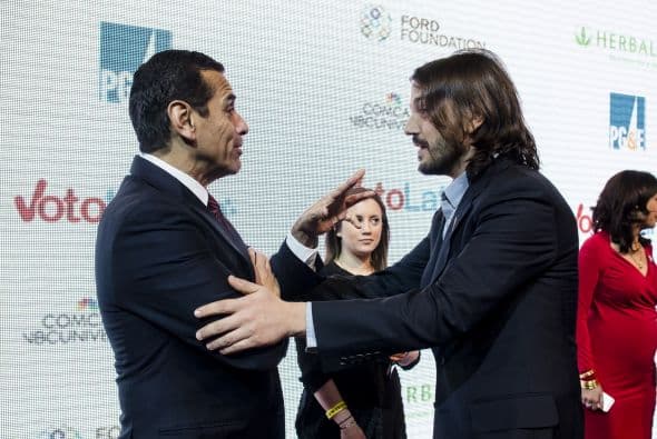 El político tuvo la oportunidad de platicar de cerca con Diego Luna, director del filme.Mira más del séptimo arte.