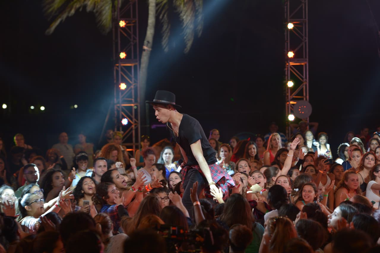 Aunque sus padres están divorciados, Garmandy los llevó con ellos. Y es que no dejaba de ver la foto de ambos.