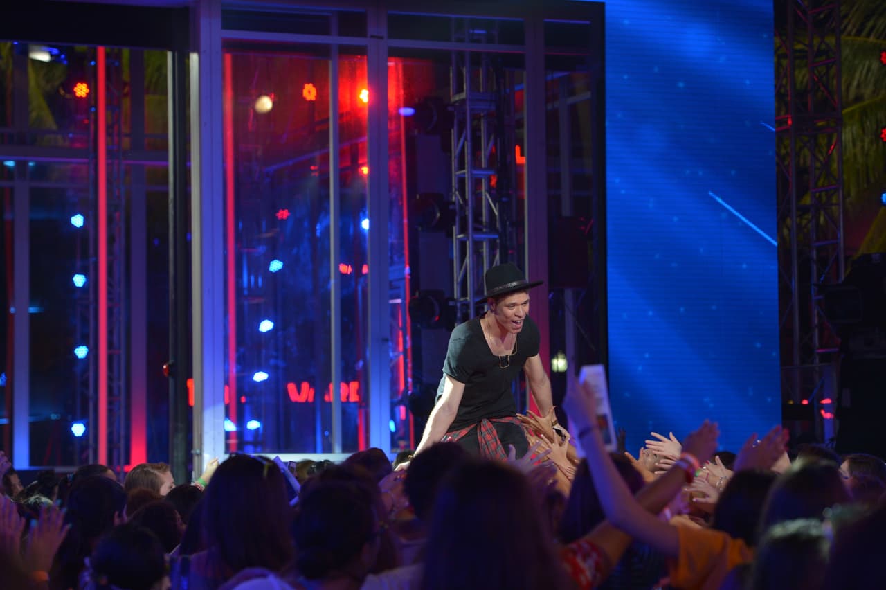 Aunque sus padres están divorciados, Garmandy los llevó con ellos. Y es que no dejaba de ver la foto de ambos.