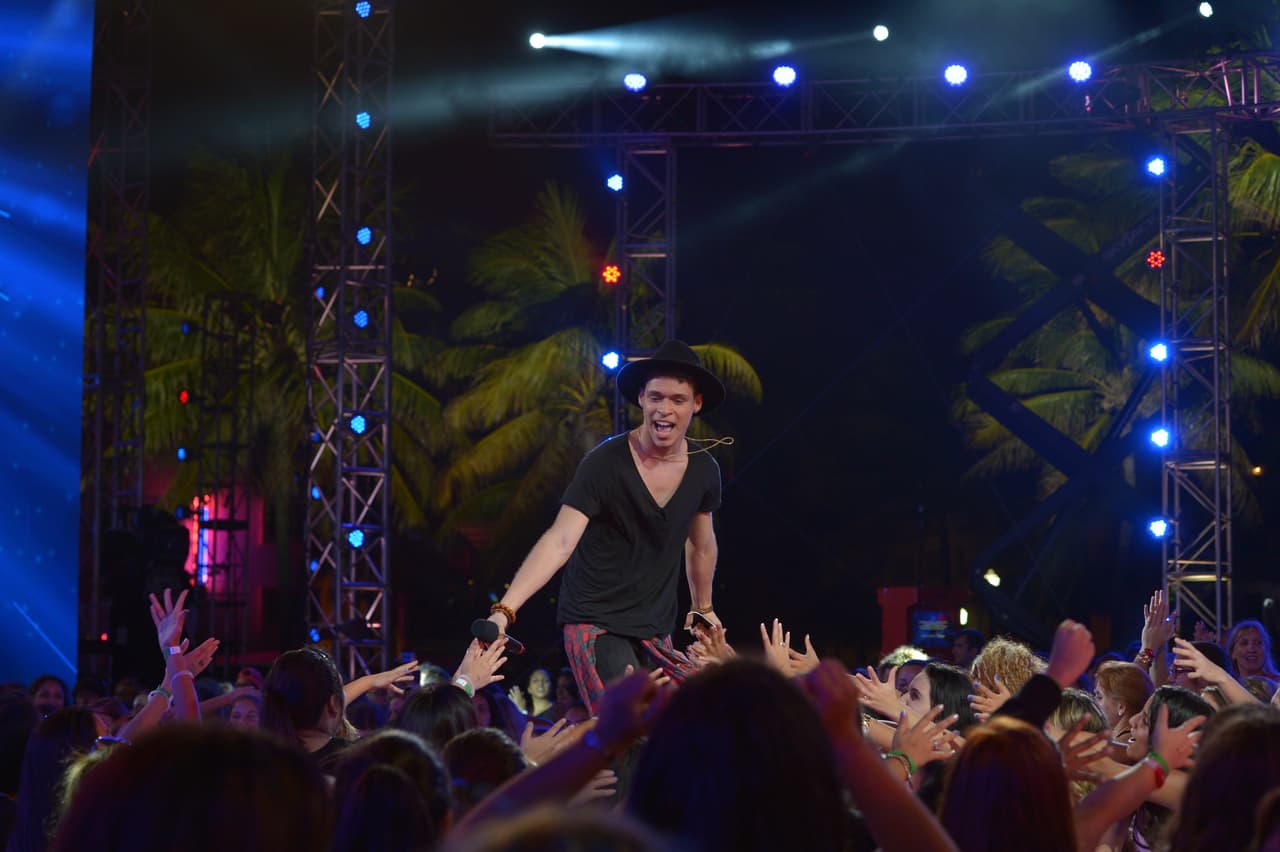 Aunque sus padres están divorciados, Garmandy los llevó con ellos. Y es que no dejaba de ver la foto de ambos.