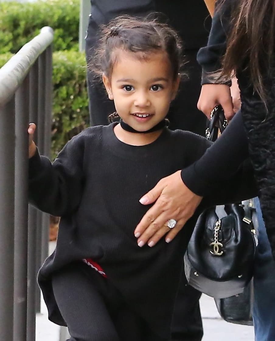 Hasta que mami le ordenó bajar.