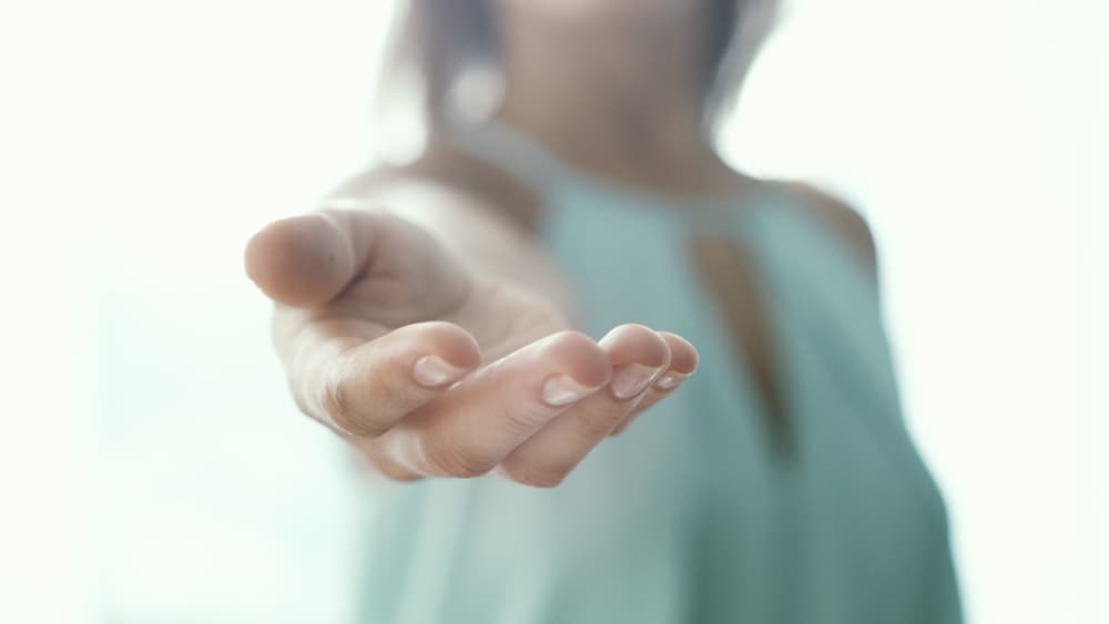 <b>GÉMINIS</b>
<br>El sello del dragón rojo te hace ver que estás descubriendo muchísimas cosas nuevas de la gente, de aquellas personas que jamás pensaste que te darían la mano y que son los que te van a ayudar.