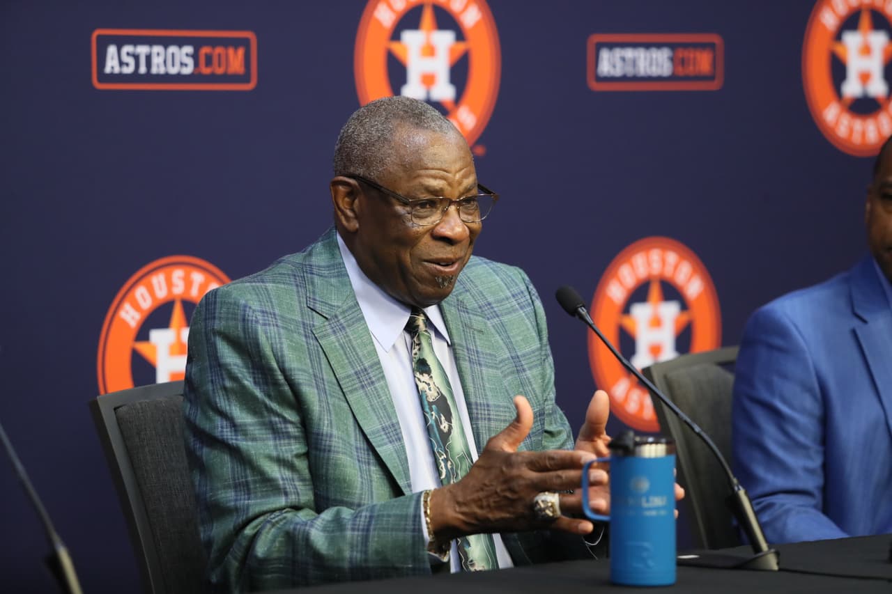 Terminó su carrera en el noveno lugar de todos los tiempos con 2,183 victorias en 4,046 juegos de temporada regular.