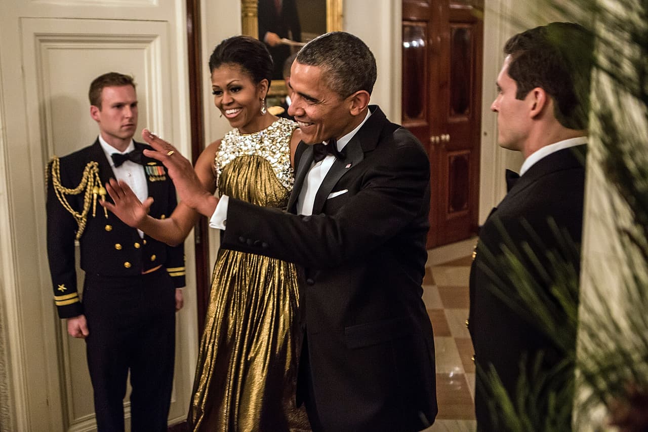 El lamé dorado y la pedrería fueron los elementos elegidos por Michelle Obama para su vestido de la recepción del Kennedy Center Honors en 2012.