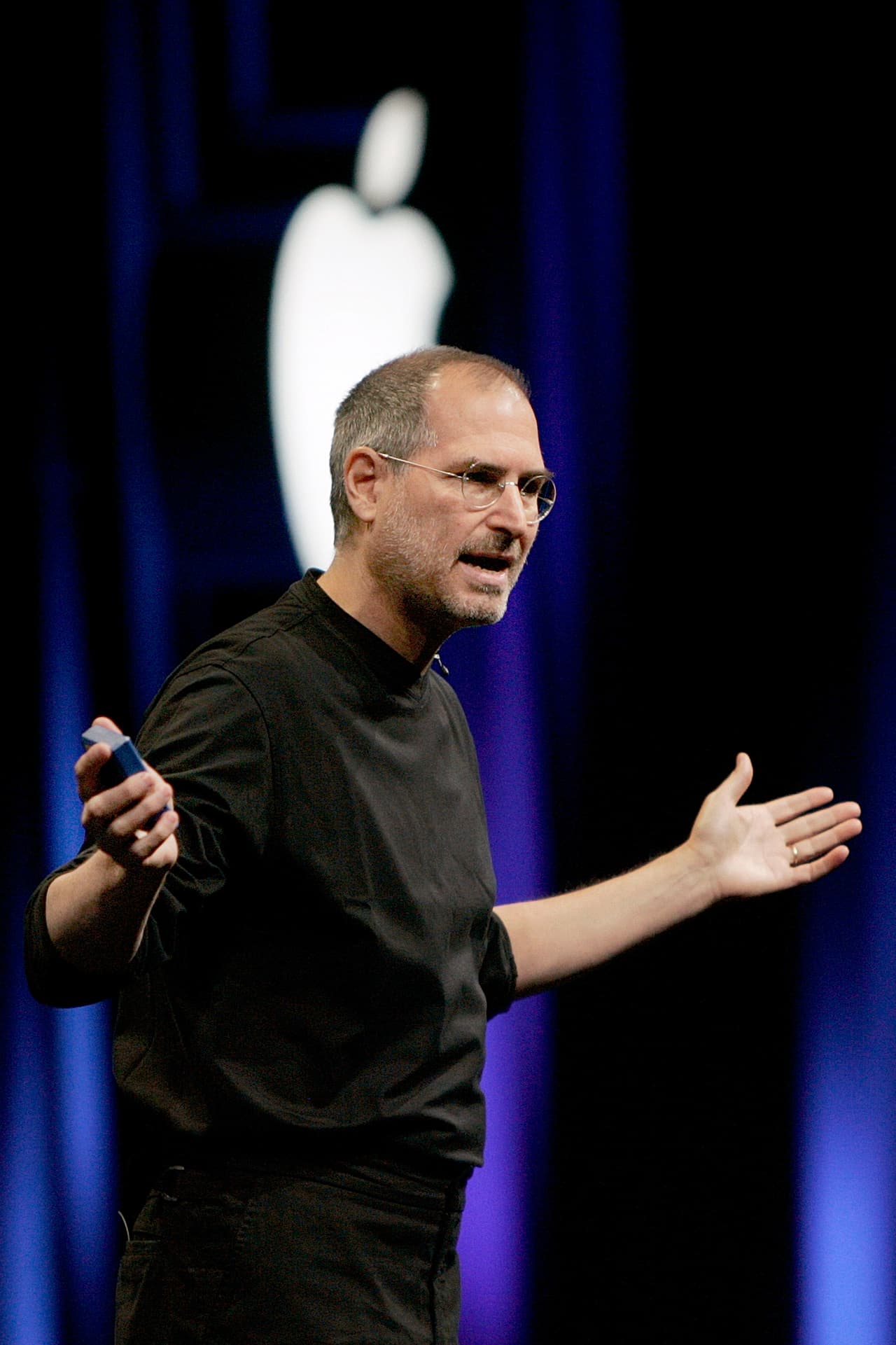 "Tu tiempo es limitado, así que no lo pierdas viviendo la vida de otra persona ... Mantente hambriento, permanece tonto", proclamó Steve Jobs, en la Universidad de Stanford, (2005).