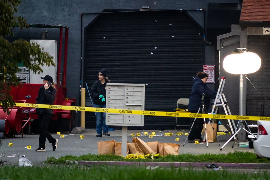 Buscan a varios sospechosos vestidos de oscuro por tiroteo en Stockton: hallan unas 50 carcasas