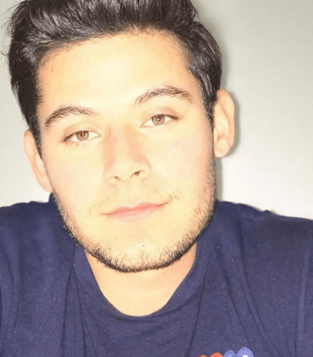 La forma y color de sus ojos evidencian que es hermano de una actriz que nació en Estados Unidos, pero que ha construido su carrera en México participando en telenovelas como 'Lo imperdonable' y 'La que no podía amar'.