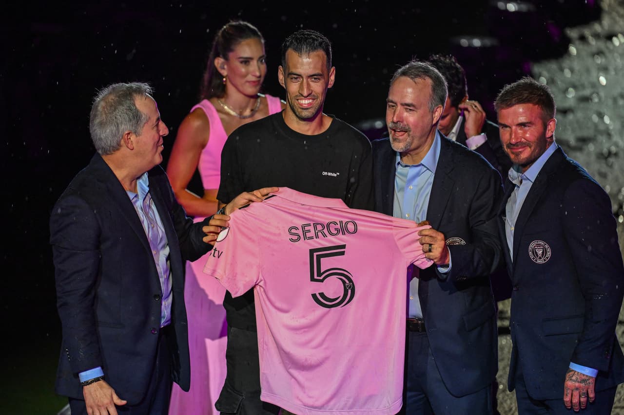 Sergio Busquets también fue presentado el domingo 17 julio ante su afición en el estadio DRV PNK de Fort Lauderdale.