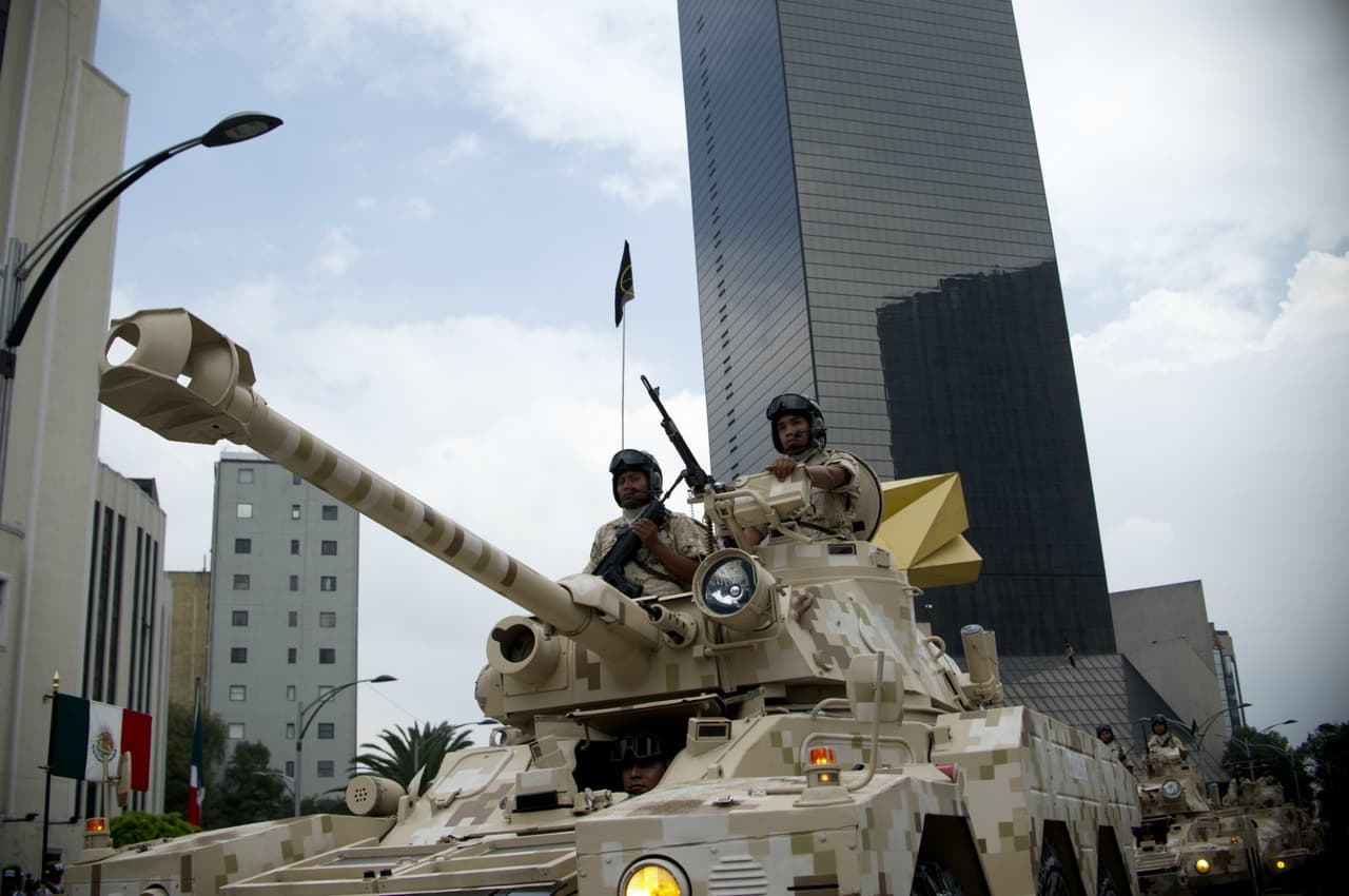 Tanques de guerra y armamento especial también fueron presentados al público.