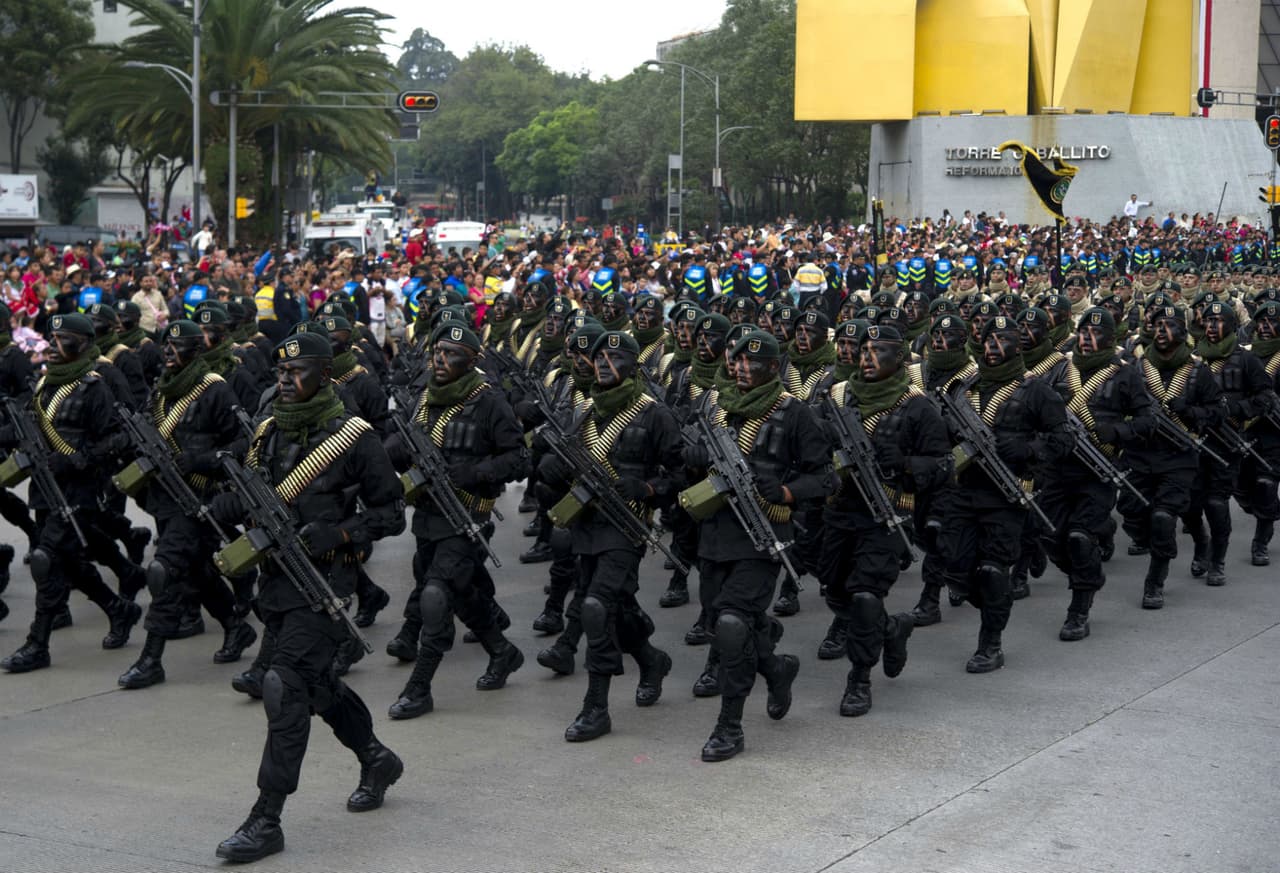 Elementos de la Fuerza Armada y la Policia Federal también fueron participes de esta celeberación.