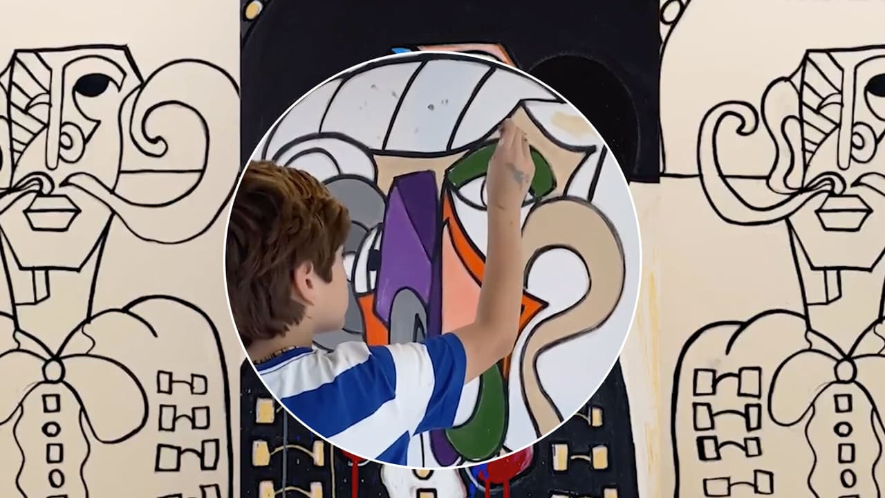 Andrés Valencia, un niño hispano de 10 años, que exhibe sus obras en el Art Miami