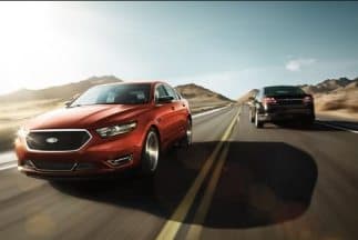 Ford llama a revisión 221,000 automóviles por dos defectos