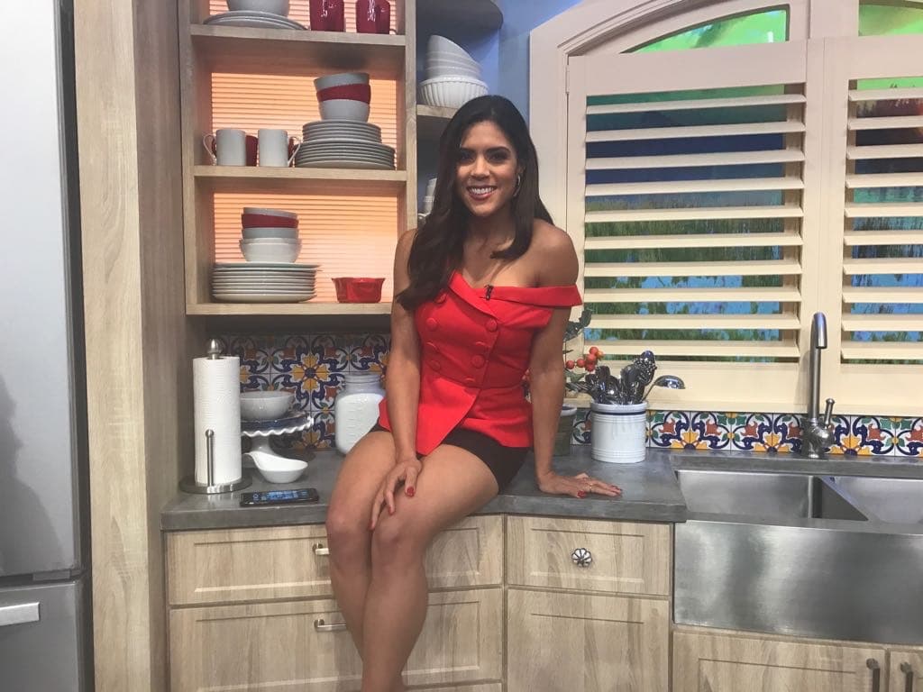 Detrás de cámaras pasa de todo, Francisca se diviertió haciendo travesuras en la cocina.