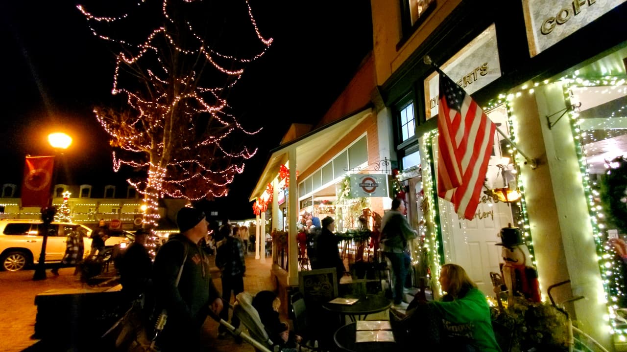 Dahlonega es conocida en todo el país por su festival de “Navidad a la Antigua”.
