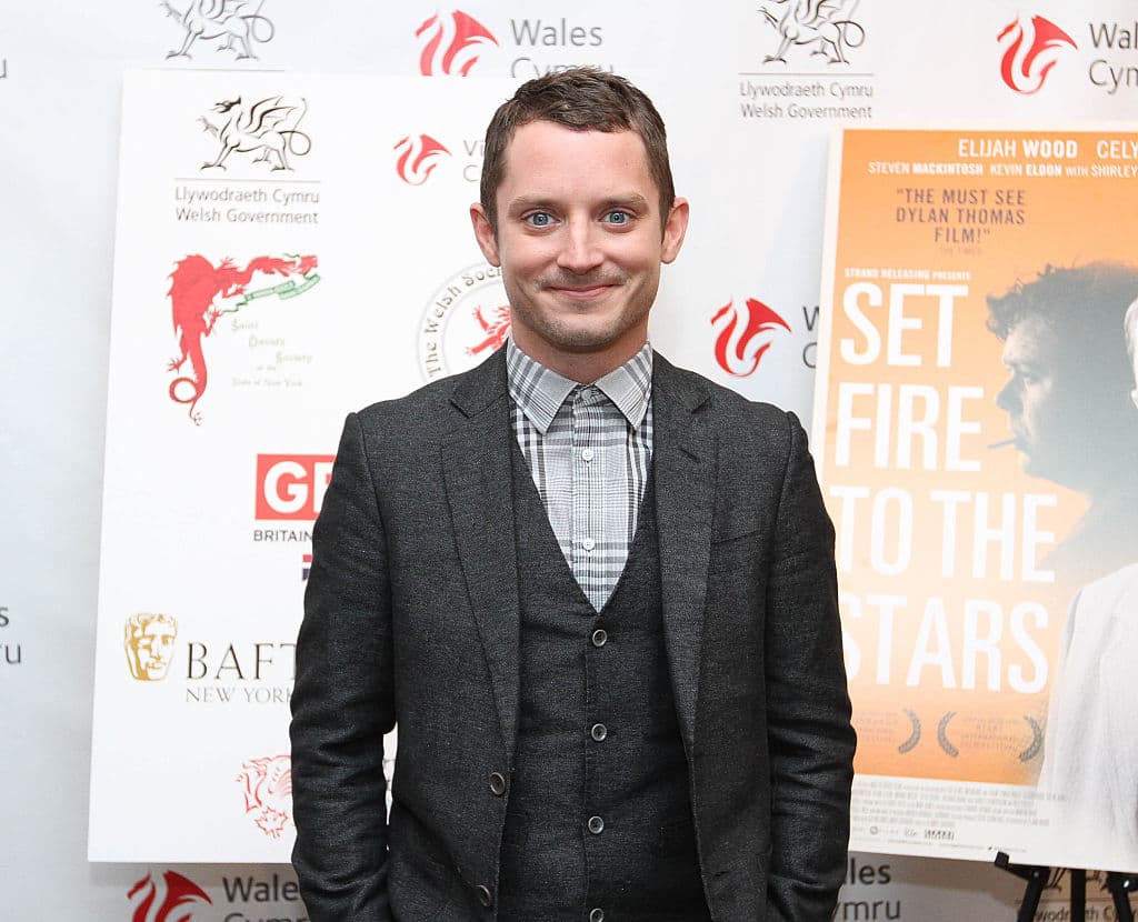 Adaptación de la serie homónima australiana. Ryan se hace amigo del perro de los vecinos. Mientras él lo ve como un hombre disfrazado con un traje de perro, el resto de personas tan sólo ve un perro.
<br>