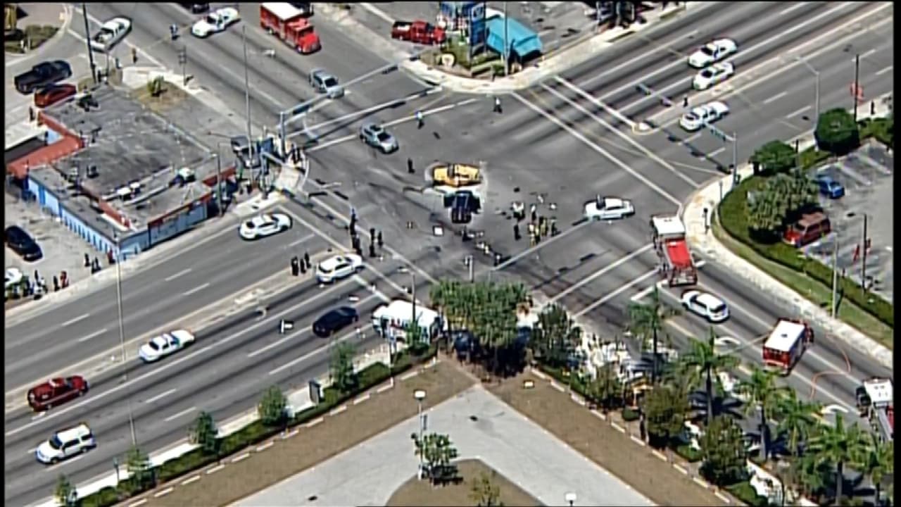 La policía investiga qué pudo ocasionar el accidente que dejó, al menos, 10 personas heridas este viernes.