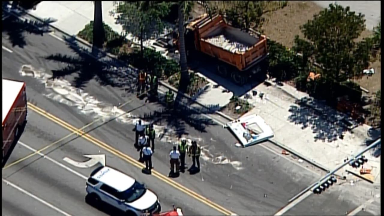 La policía investiga qué pudo ocasionar el accidente que dejó, al menos, 10 personas heridas este viernes.