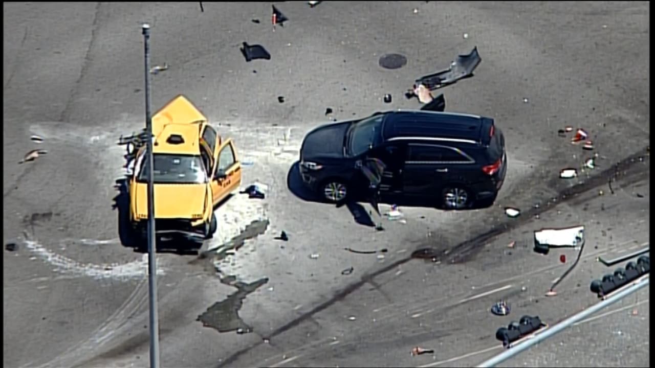 La policía investiga qué pudo ocasionar el accidente que dejó, al menos, 10 personas heridas este viernes.