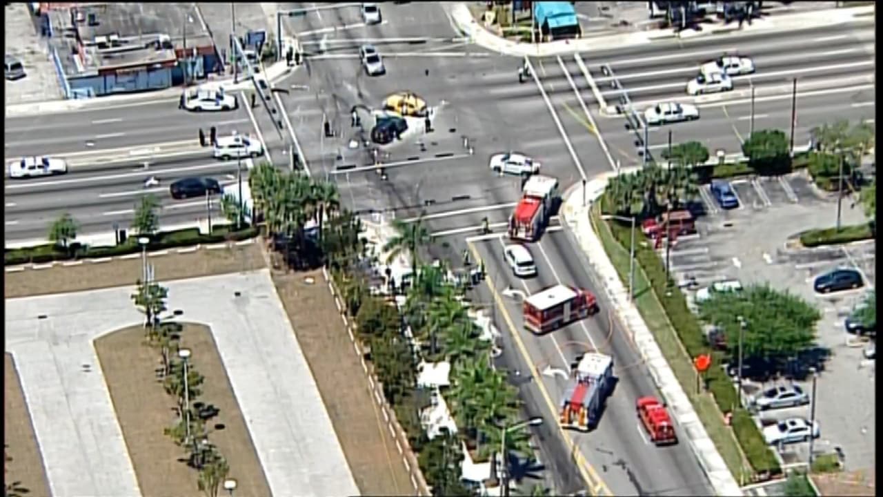 La policía investiga qué pudo ocasionar el accidente que dejó, al menos, 10 personas heridas este viernes.