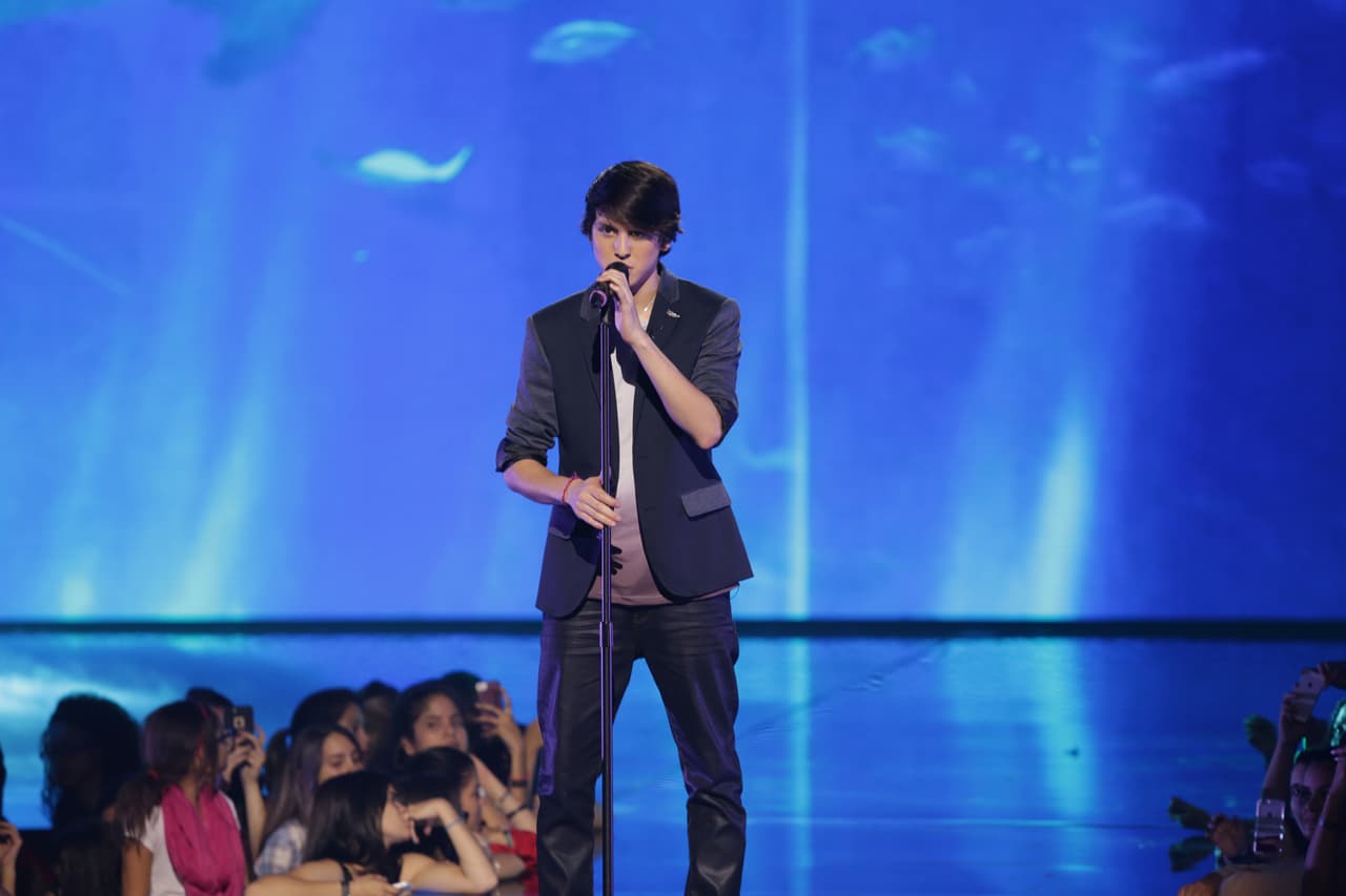 Una noche donde se le hizo honor al Latin GRAMMY, hubo sorpresas y la eliminación de un chico más. Esta noche le dijimos adiós a Sebastián y los jueces, además de no tener paciencia, fueron difíciles de complacer.