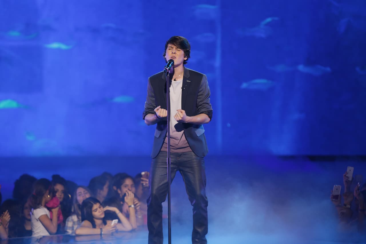 Una noche donde se le hizo honor al Latin GRAMMY, hubo sorpresas y la eliminación de un chico más. Esta noche le dijimos adiós a Sebastián y los jueces, además de no tener paciencia, fueron difíciles de complacer.