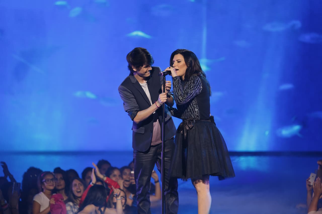 Una noche donde se le hizo honor al Latin GRAMMY, hubo sorpresas y la eliminación de un chico más. Esta noche le dijimos adiós a Sebastián y los jueces, además de no tener paciencia, fueron difíciles de complacer.