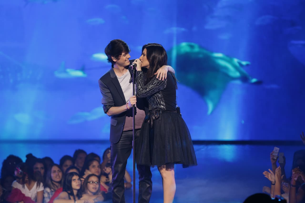 Una noche donde se le hizo honor al Latin GRAMMY, hubo sorpresas y la eliminación de un chico más. Esta noche le dijimos adiós a Sebastián y los jueces, además de no tener paciencia, fueron difíciles de complacer.