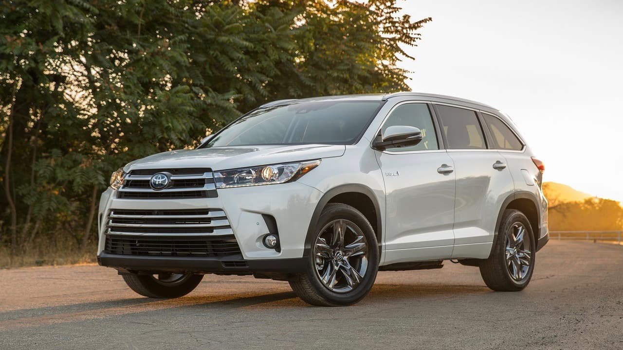 <h3 class="cms-h3-H3"><b>18. Toyota Higlander</b></h3>
<br>
<br>Esta camioneta mediana, hermana mecánica del popular Toyota Camry, consigió un total de
<b>215,775 hogares</b> en Estados Unidos el año pasado. Esta cifra representa un
<b>incremento del 12.7% </b>en relación a sus ventas en 2016 lo que la coloca entre los 20 autos más vendidos en Estados Unidos, un raking en el que no figuró en 2016.