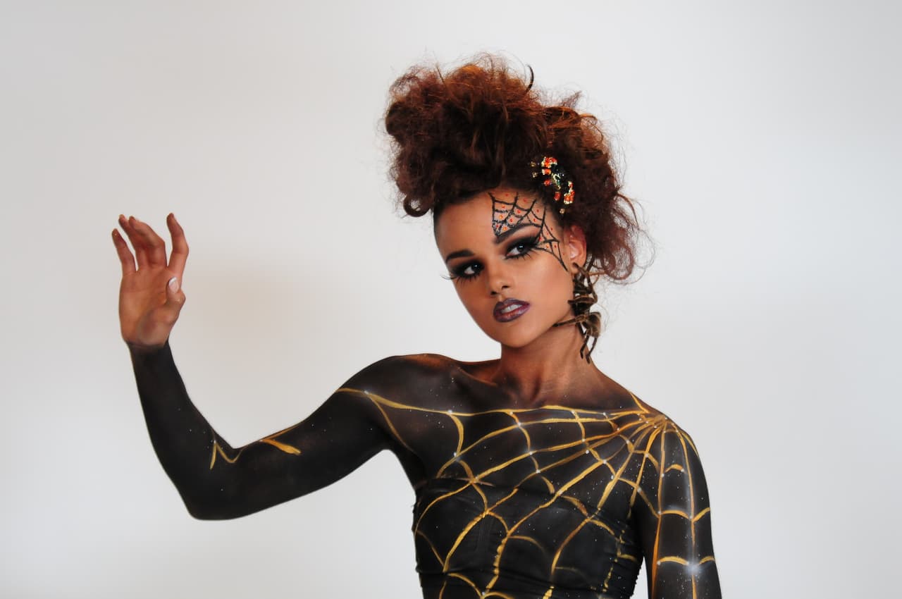 La tercera finalista de la novena temporada sabe que para ganar hay que brillar. La dominicana de Nueva York regresa a NBL VIP con la experiencia que le dejó representar a su país en Miss Universo y con todas las ganas de llegar hasta la corona.