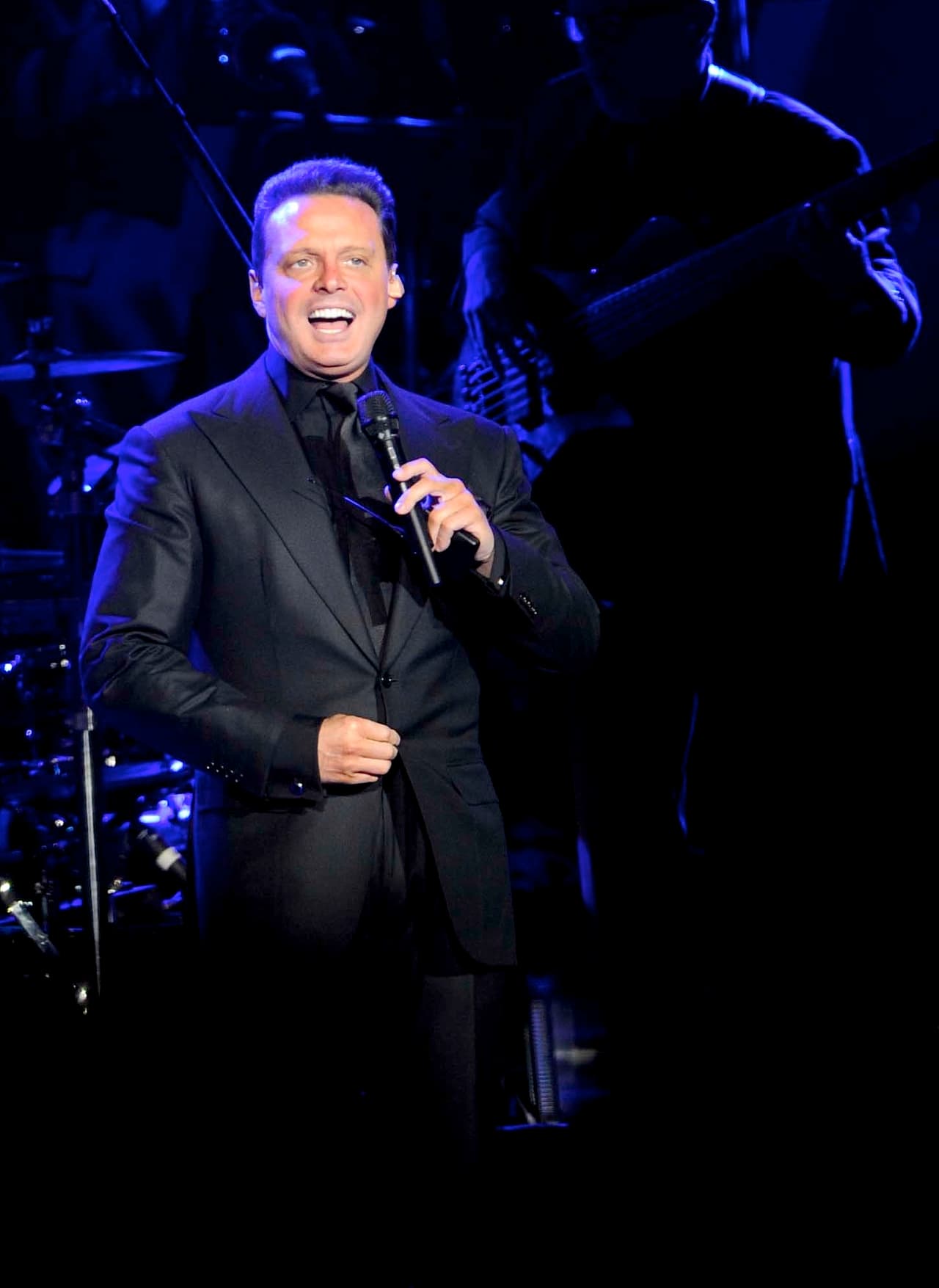 Baladas como 'La Incondicional' o canciones más movidas como 'Cuando Caliente el Sol', ahora son parte de tu reportorio gracias a tus papás o simplemente porque has sido víctima de la nueva fiebre que este año se desató por Luis Miguel, 'El Sol de México'.