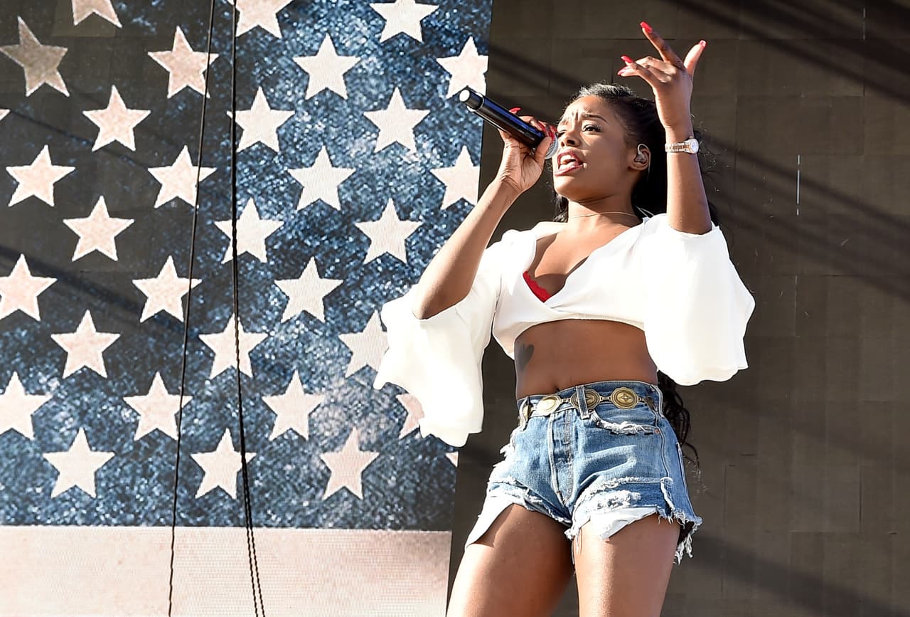 Azealia Banks. La rapera se ha visto enmarañada en muchas controversias a lo largo de su carrera, y las siguió creando al publicar en Twitter que apoyaba a Donald Trump en febrero.