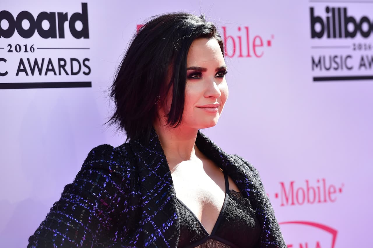 Demi Lovato. La joven cantante le prestó sus talentos a un evento de campaña de Hillary Clinton en enero.