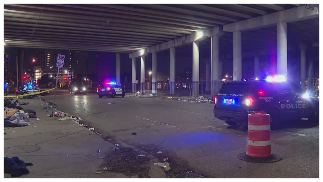 Hallan a tres personas sin vida en el centro de Houston durante el frío extremo del lunes