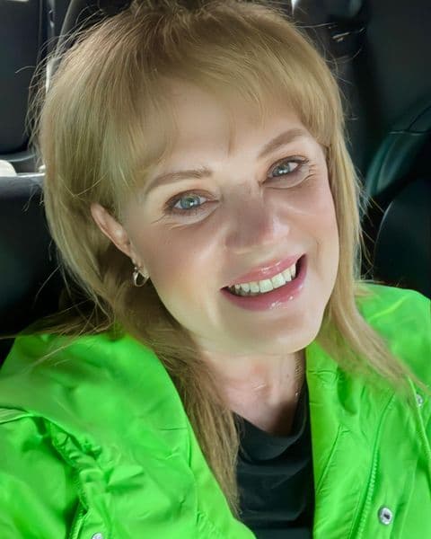 La actriz de 58 años también comentó en dicha ocasión que si no se ha sometido a cirugías estéticas es porque “le aterra”. 
<br>