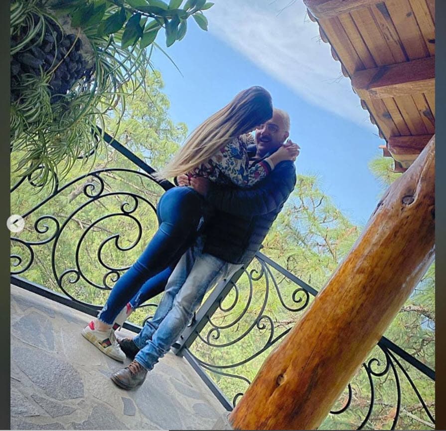 "Fue un viaje que organizamos en familia cada año", alegó, "en esta ocasión fueron ocho días; los primeros cuatro los pasé sola con mi familia. Al día siguiente, que fue fin de semana, 
<b>llegó Vicente y uno de mis cuñados</b>".
<br>