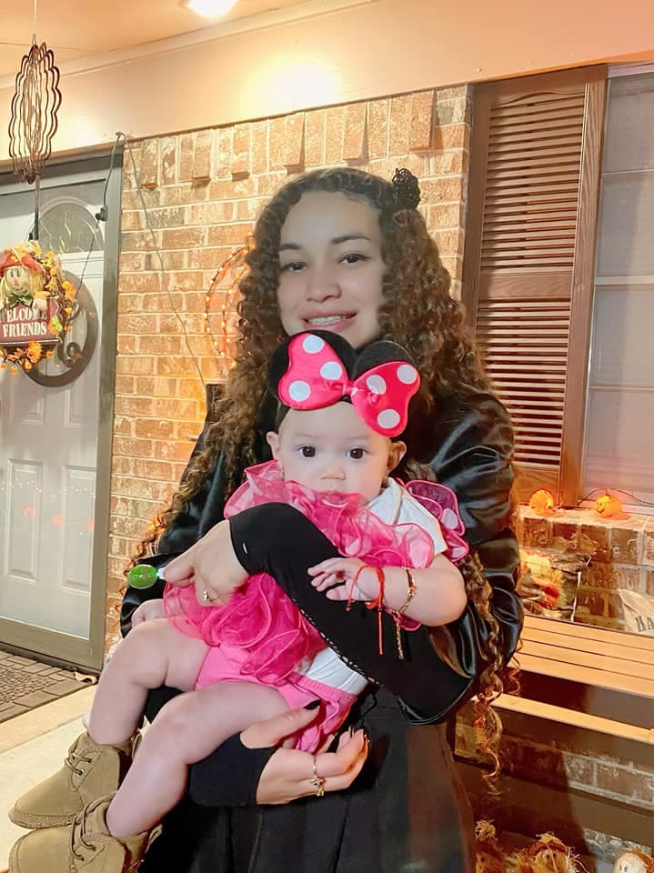 Ariadna celebra su primer Halloween disfrazada de Minnie Mouse.
<br>