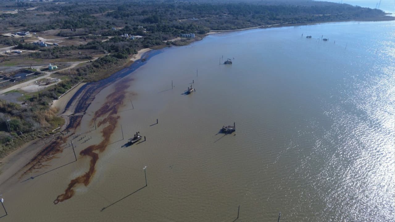 630 galones de petróleo se derraman en las costas de Baytown, Texas 