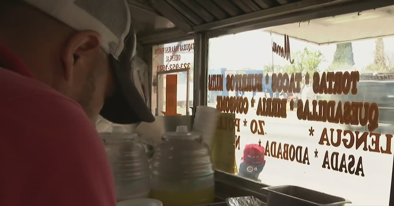 Vendedores ambulantes denuncian que son ignorados por políticos de Los Ángeles