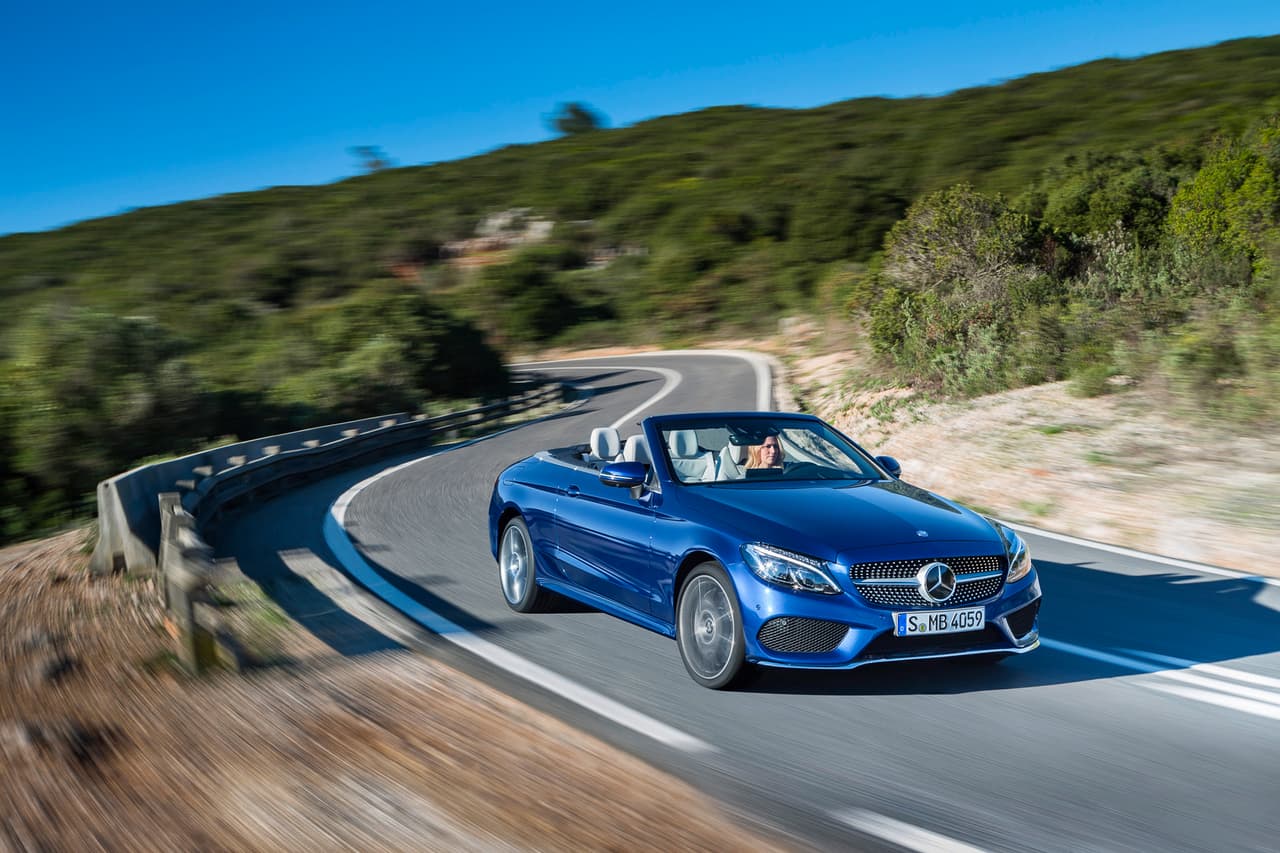 El Mercedes-Benz C300 Cabriolet cuenta con 241 caballos de fuerza