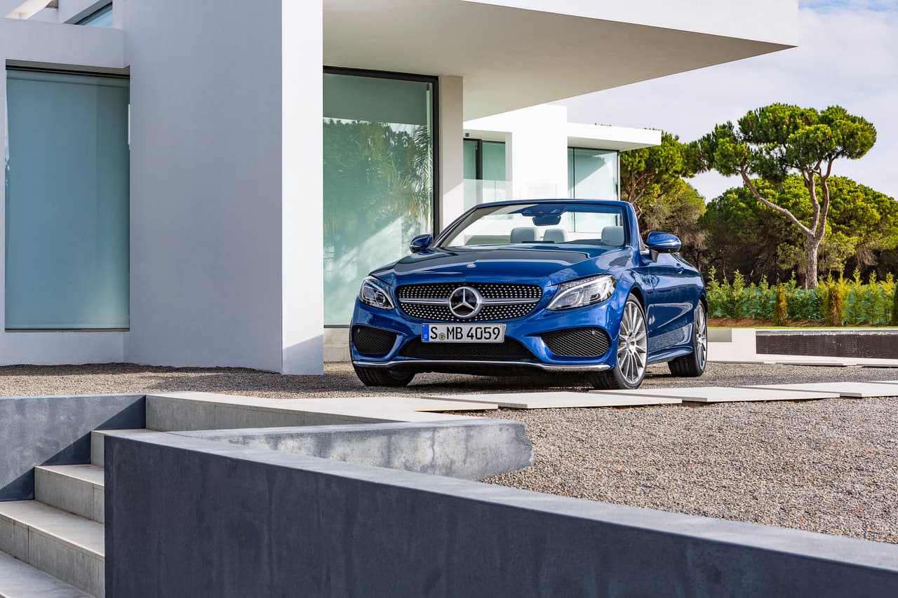El Mercedes-Benz C300 Cabriolet se siente en casa cuando está rodeado de lujo