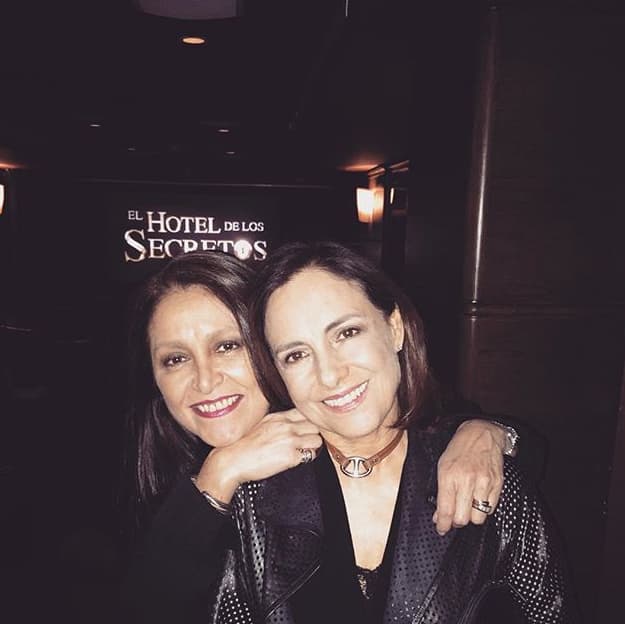 Daniela y Diana son muy buenas amigas, todo lo contrario a sus personajes en la historia.