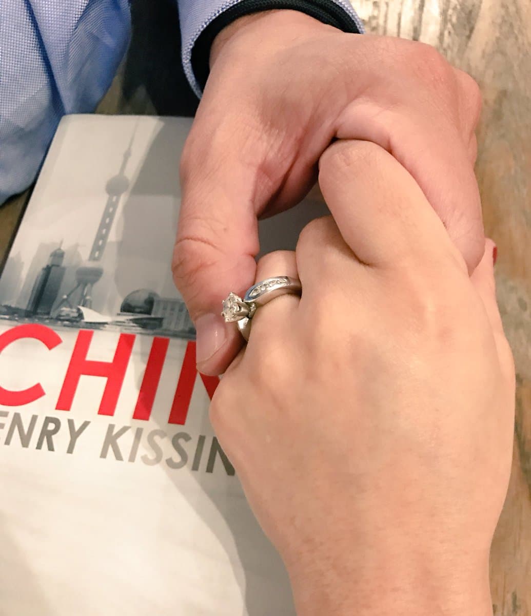 En marzo de 2017 la famosa lucía un anillo, aunque ella contó que esa joya era del aniversario número 40 de los padres del periodista.