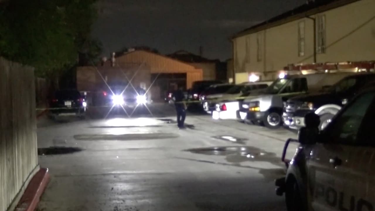 La mujer fue trasladada a un hospital local en condición crítica, pero las autoridades creen que sobrevivirá.