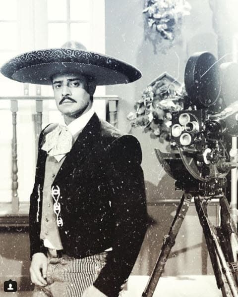 Otra de las grandes figuras de la época del cine de oro con las que convivió
<b><a href="http://www.univision.com/entretenimiento/espero-que-lo-hagan-bien-silvia-pinal-no-se-quiere-involucrar-en-la-produccion-de-su-nueva-serie-video">Silvia Pinal</a></b> fue
<b>Jorge Negrete</b>, esta personalidad será interpretada por Ricardo Franco.