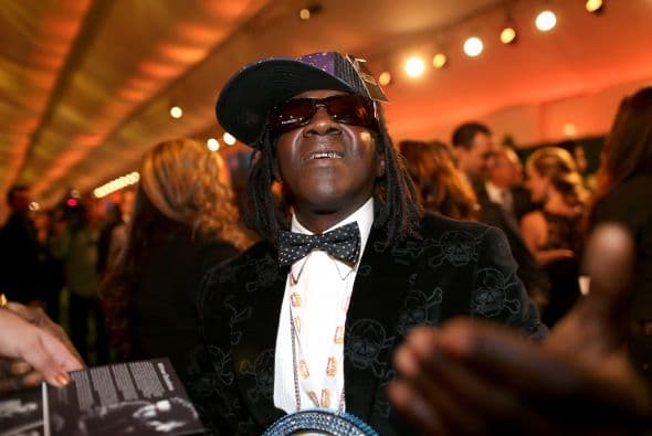 Te llevamos detrás de cámaras y mira todo lo que pasó mientras tus artistas desfilaban por la alfombra verde. 